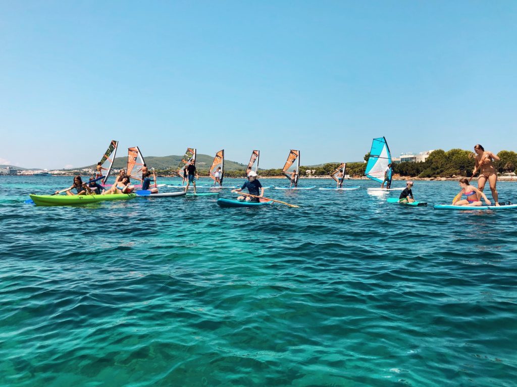 windsurf, paddles and kayaks